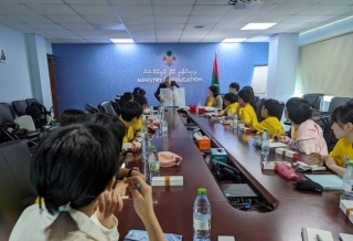 NPO法人アジア太平洋こども会議・イン福岡「BRIDGE Challenge Trip」モルディブ訪問団による竹内大使への表敬